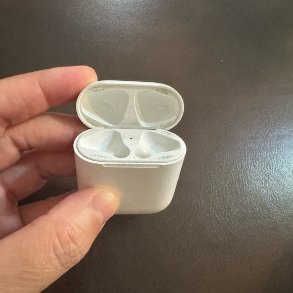 Apple Airpods Case Only - Picture 5 of 5